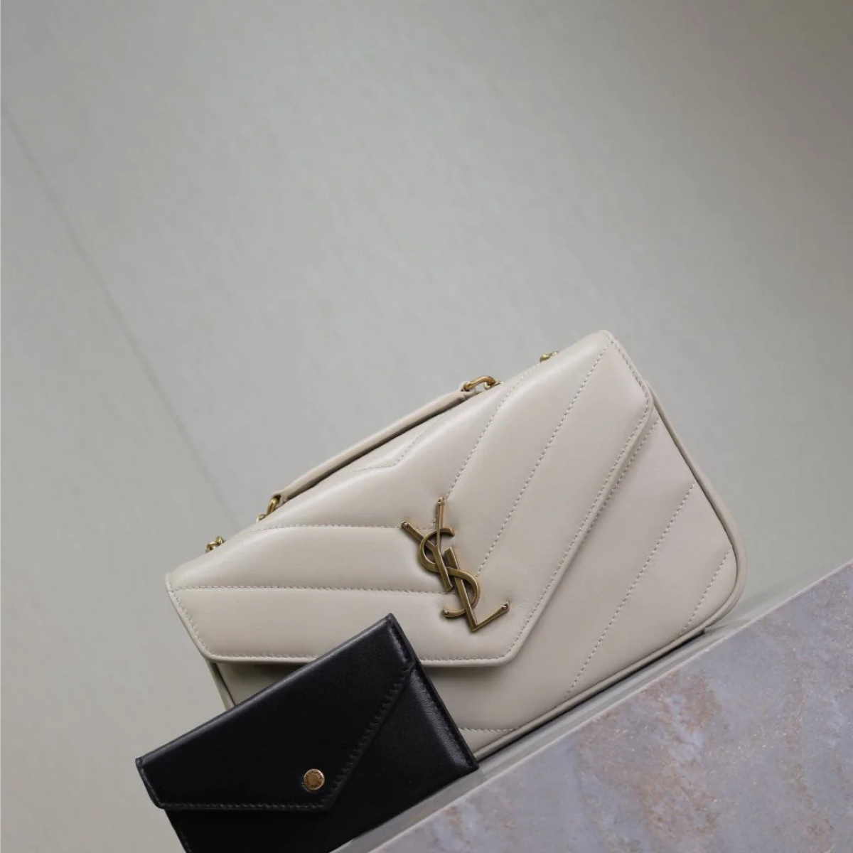SAINT LAURENT LOULOU SMALL MATELASSÉ LAMBSKIN BAG IN WHITE